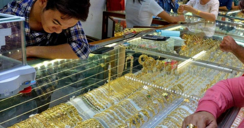 Giá vàng cuối năm 2025: Sóng lớn đang hình thành?