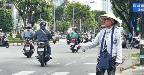 Bán bó hoa, vé số cũng phải… nộp thuế
