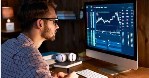 Khối ngoại trở lại mua ròng hàng trăm tỷ trên HSX, 'gom' mạnh cổ phiếu bank, chứng