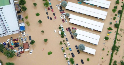 3 sông miền Trung vượt báo động 3, lũ lên nhanh gây ngập sâu hàng loạt khu vực