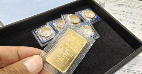 Vàng miếng đắt hơn thế giới gần 21 triệu đồng, ai hưởng lợi?
