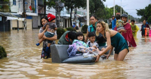 Bộ Chính trị: Cấp bách cứu trợ nhân dân, tuyệt đối không để đói, rét