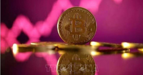 Bitcoin thủng mốc 86.000 USD trong làn sóng bán tháo tài sản rủi ro