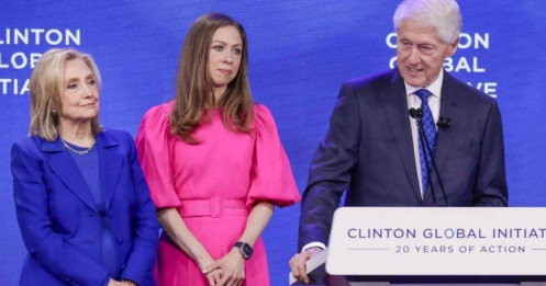 Nhà cựu Tổng thống Clinton bị Quốc hội Mỹ cảnh báo trừng phạt