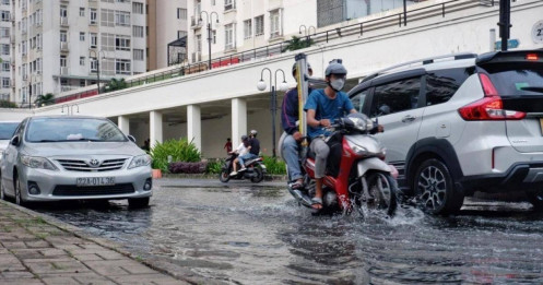 Khu 'nhà giàu' TP.HCM thường xuyên ngập, sao giá nhà vẫn tăng nóng?
