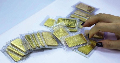 Khan hàng đẩy thị trường vàng nhỏ lẻ vào rủi ro