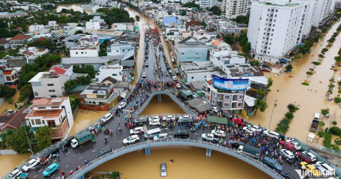 Giãn, hoãn nợ, miễn, giảm lãi suất với cá nhân, doanh nghiệp bị thiệt hại do mưa, lũ