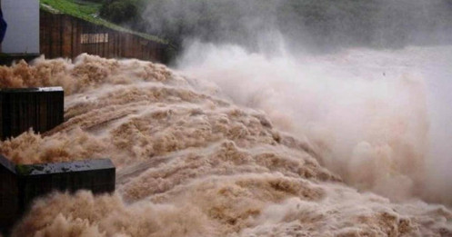 Kiến nghị thay từ "xả lũ" thành "vận hành điều tiết qua tràn xả sâu"