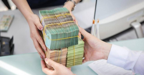 Ngân hàng lớn chạy đua lãi suất: Techcombank kịch trần, VPBank tăng liên tiếp