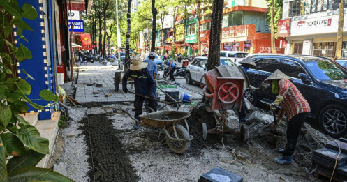 Hà Nội chỉnh trang vỉa hè: Nơi được thay "màu áo mới", nơi vẫn xuống cấp nhức nhối