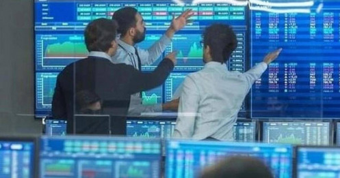 Khối ngoại trở lại mua ròng trên HSX, tung hơn 300 tỷ đồng gom 2 cổ phiếu ngân hàng