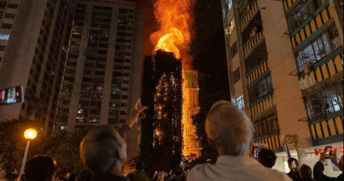 Vì sao vụ cháy chung cư ở Hong Kong trở thành thảm họa tồi tệ nhất nhiều thập kỷ?