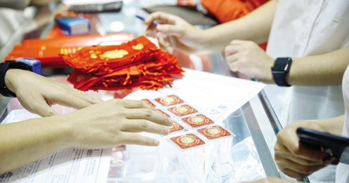 "Cơn khát" nguyên liệu thắp lửa kỳ vọng sàn vàng