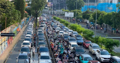 Xe ô tô phải kiểm định khí thải từ 1-3-2026, Hà Nội và TPHCM siết chặt hơn