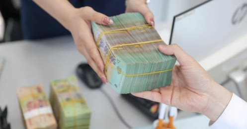 Thị trường chấn động: Ngân hàng lớn nâng lãi suất, chạy đua hút tiền gửi