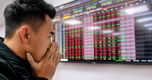 VN-Index "chạm" 1.700: "Đỉnh" yếu và chiến lược xoay trục