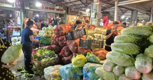 Giá rau, trái cây ở chợ đầu mối bắt đầu rẻ