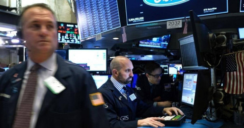 Dữ liệu kinh tế yếu kém của Mỹ khiến giới đầu tư bán cổ phiếu mạnh hơn