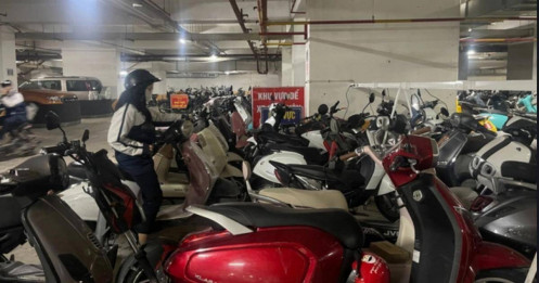 Hà Nội: Chung cư 'vạn dân' thông báo ngừng nhận trông xe điện dưới tầng hầm