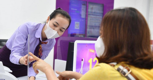 Ngân hàng đang thu phí quản lý tài khoản bao nhiêu mỗi tháng?