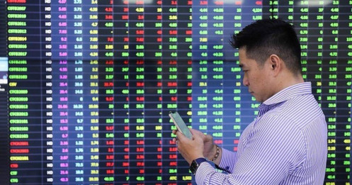 Áp lực chốt lời gia tăng, VN-Index đứng trước nguy cơ quay đầu