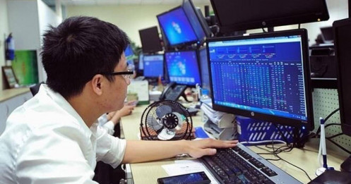 Tháng 12: Sóng thoái vốn "khuấy động" sàn chứng khoán.