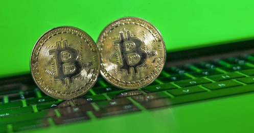 Bitcoin biến động như tàu lượn