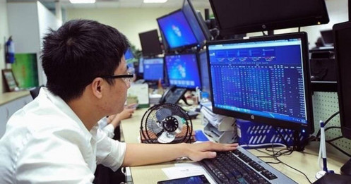 Làn sóng rút vốn kích nổ điểm nóng tháng 12