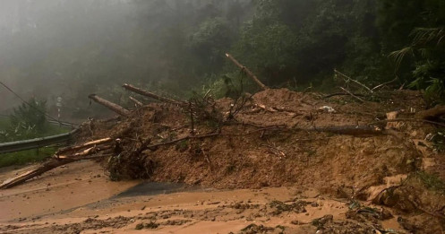 Lâm Đồng: Nhiều tuyến đường đèo tiếp tục bị sạt lở sau trận mưa lớn kéo dài