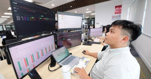 Thanh khoản thị trường chứng khoán chịu áp lực khi lãi suất tăng