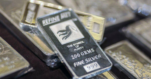 Giá bạc tăng mạnh, sát đỉnh lịch sử: Dòng tiền tiếp thêm sức mạnh cho đợt “leo dốc” mới
