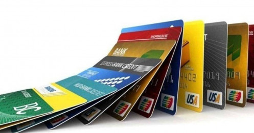 Dư nợ qua thẻ tín dụng và thấu chi tiếp tục tăng trưởng nhanh