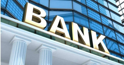 Vì sao loạt ngân hàng bất ngờ thu phí trở lại