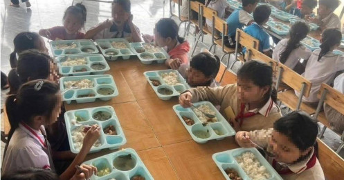 Dự án "Nuôi em" ở Đắk Lắk: Ông Hoàng Hoa Trung gọi điện thoại đến trường