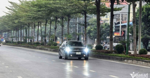 Độc lạ Bắc Ninh: Sương mù dày đặc, ô tô phải bật đèn giữa trưa