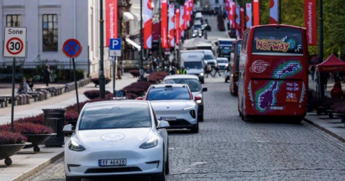 Điều chưa từng có: Cả thế giới ngán xe điện, chuẩn bị đảo chiều sang xe xăng?