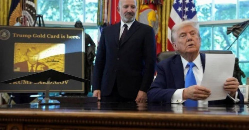 Chính quyền Trump mở bán 'thẻ vàng định cư'