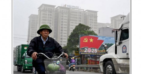 Bloomberg: Sóng gió thuế quan bủa vây, kinh tế Việt Nam vẫn giữ nhịp tăng trưởng