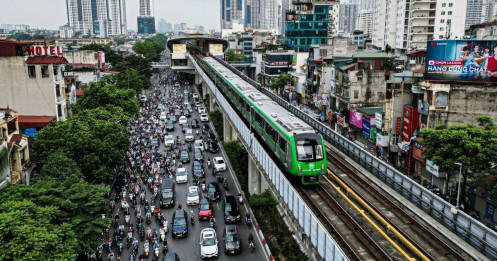 10 ngày dựng xong một khối nhà, chịu động đất cấp 8: Mô hình nhà xã hội trên nóc tàu điện gây tranh cãi của ông Đường ‘bia’