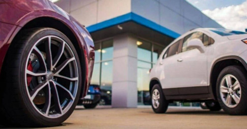 Bùng nổ trở lại của xe xăng: Xe điện giờ không còn hấp dẫn?