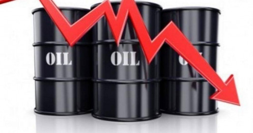 Giá xăng dầu hôm nay 16/12/2025: Giảm do lo ngại dư cung