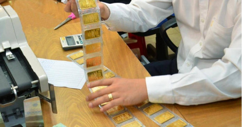 Giá vàng hôm nay 16/12: Tăng mạnh rồi bất ngờ lao xuống