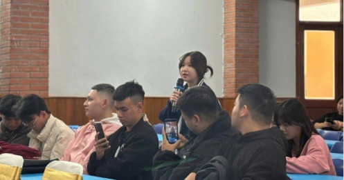 Tiền A80 đợt 2 “bặt vô âm tín”, sinh viên Cao đẳng Du lịch Hà Nội tiếp tục chờ