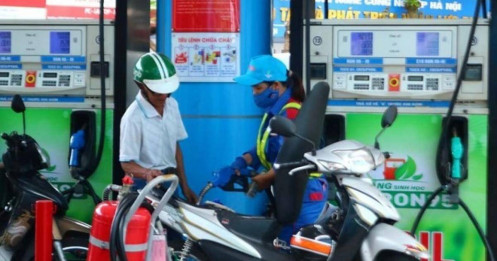 Rủi ro giá giảm có thể bào mòn lợi nhuận doanh nghiệp đầu mối xăng dầu