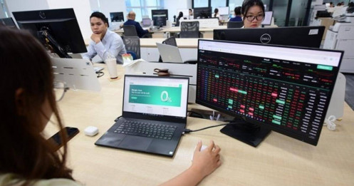 Thanh khoản thị trường chứng khoán tiếp tục giảm mạnh