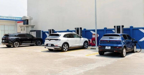 Kiến nghị cho V-Green lắp trạm sạc tại 39 điểm công cộng ở Hà Nội để các hãng xe điện dùng chung