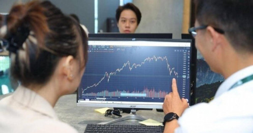 Chứng khoán hồi phục, dòng tiền vẫn thận trọng