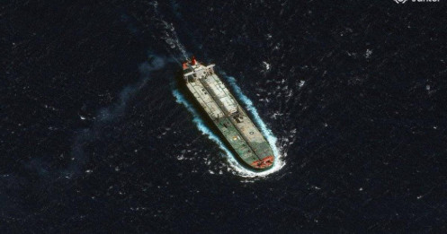 Tàu dầu tháo chạy khi bị lực lượng Mỹ truy đuổi ngoài khơi Venezuela