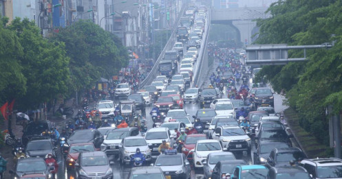 Hà Nội có nên tiếp tục mở rộng những con đường 'đắt nhất hành tinh'?