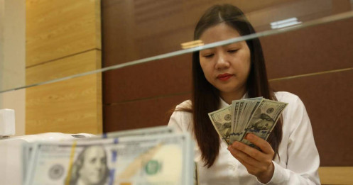 Làn sóng tăng lãi suất tiết kiệm đang cực "nóng"!